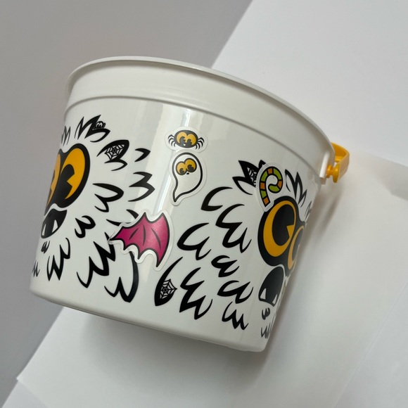 ♥️ FREE with any purchase 🙏🏽 McDonalds ⚜️👀 ⚜️ 2024 happy meal BOO bucket white - Picture 9 of 12